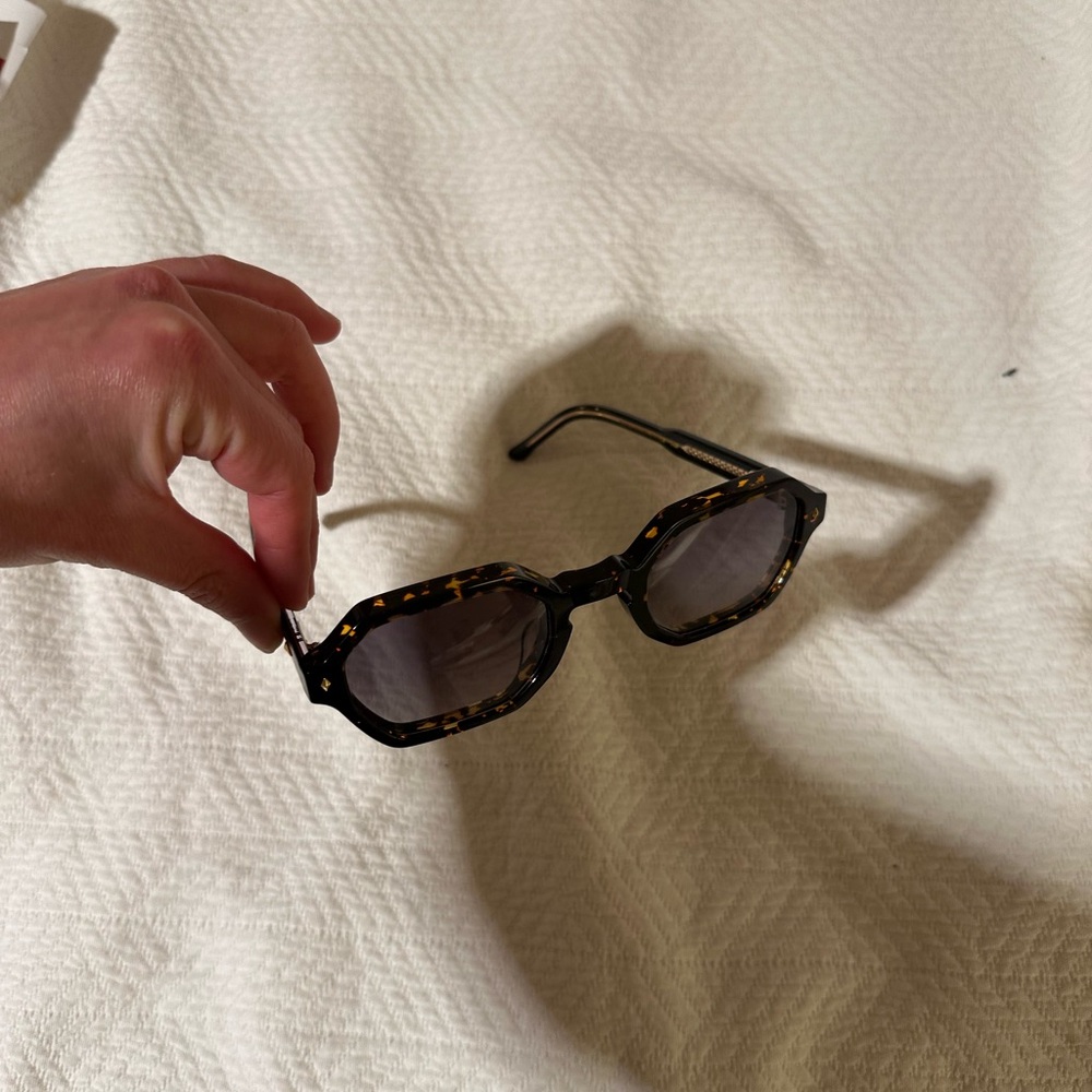 Classic Tortoise Shell Sunglasses - Picture 2 of 7